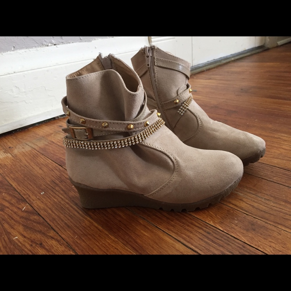 Cute wedge boot